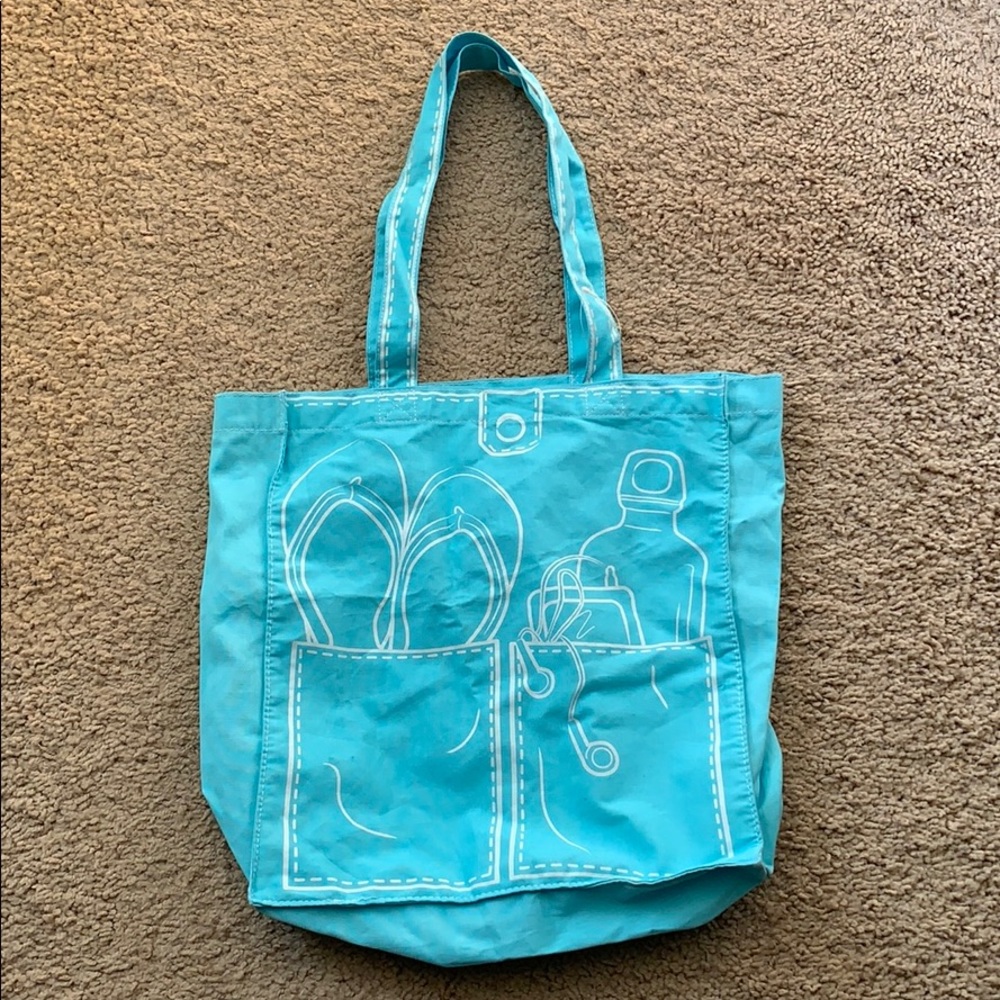 New lightweight canvas tote